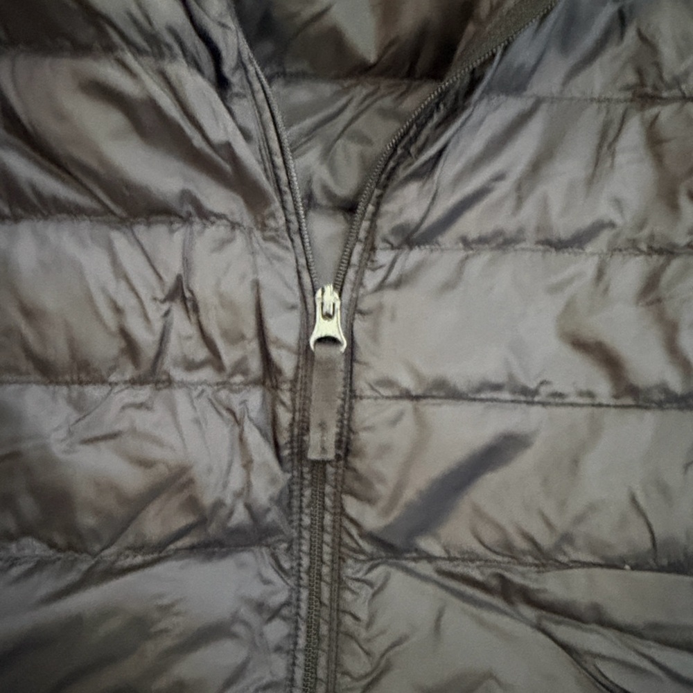 Black Puffer Lightweight Puffer Vest size Small NWOT - Picture 3 of 6